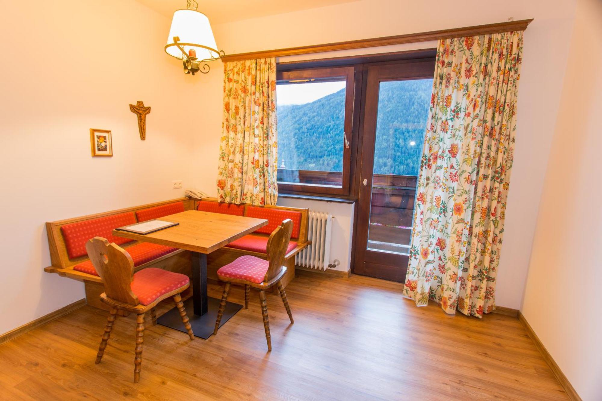 Aparthotel Ferienland Stubai Fulpmes Zimmer foto